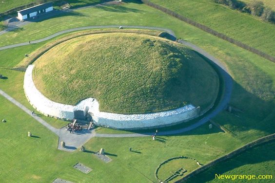 la ruota dell'anno celtico newgrange